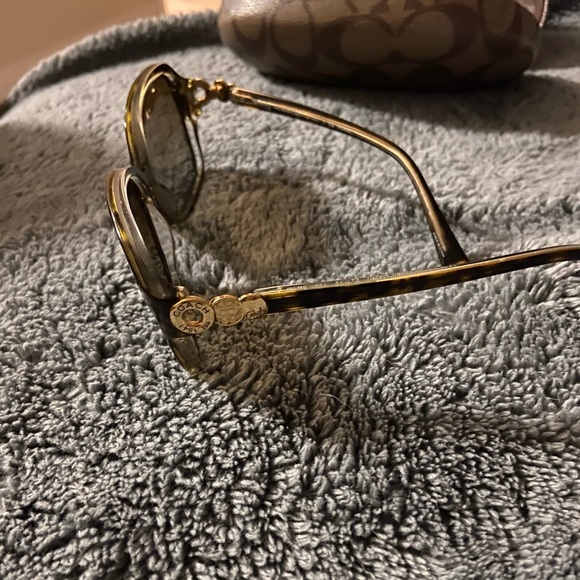 Coach sunglasses - Picture 2 of 3